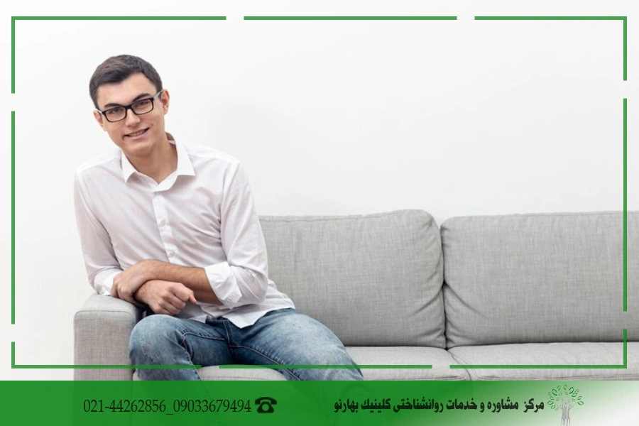 مفهوم 7 حالت زبان بدن نشستن در مصاحبه