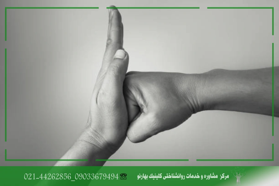 نقش زبان بدن دست در جلب توجه و تأثیرگذاری بر مخاطب